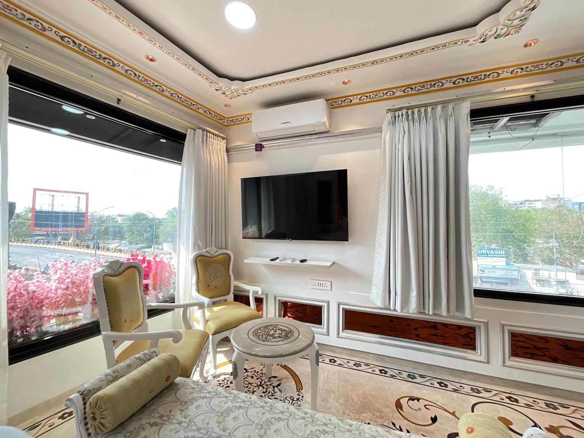 Hotel Om Well Indore